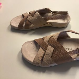 Vionic Sandles
